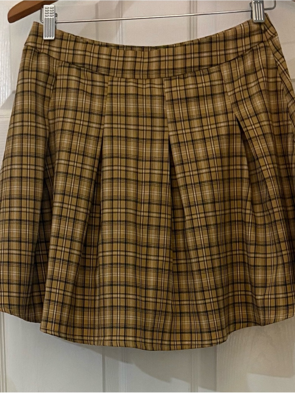 SHEIN Plaid Pleated Circle Skirt in Camel Yellow